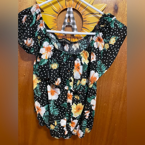 womens tops, heels, and shoes! - Picture 3 of 13